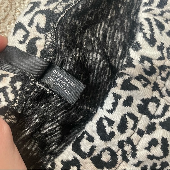 🏷️ 5 for $25 - Torrid Animal Print Leggings - Picture 8 of 10